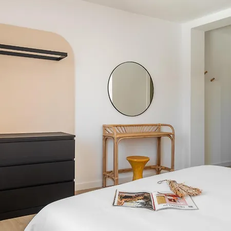 By Olala Homes Apartment *